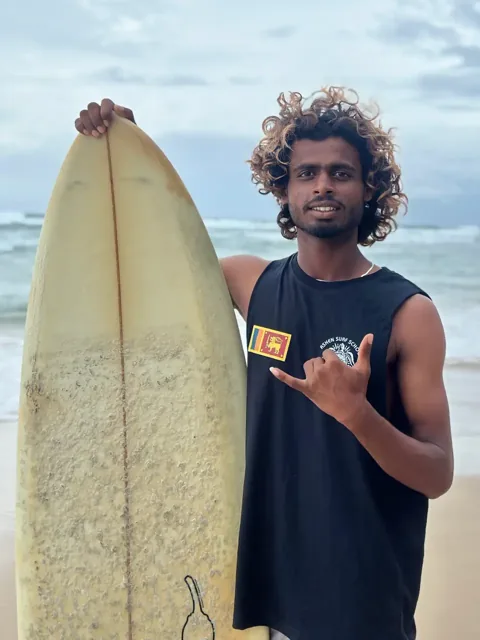 Naja, Surf instructor